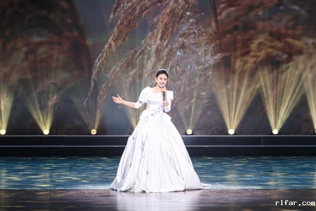 四、歌曲《芦花》表演者:马鑫芮.jpg 四、歌曲《芦花》表演者:马鑫芮.jpg