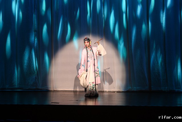 二、昆曲《牡丹亭·游园》表演者:单雯.jpg 二、昆曲《牡丹亭·游园》表演者:单雯.jpg