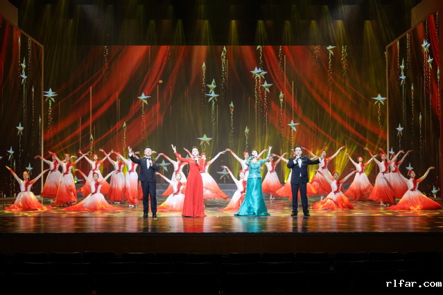 十一、歌曲《领航》演唱者:吴迪、吴凯、范真璇、马鑫芮 编导:陈静、姜鑫、龚妍 伴舞:2024级古典舞表演女班.jpg 十一、歌曲《领航》演唱者:吴迪、吴凯、范真璇、马鑫芮 编导:陈静、姜鑫、龚妍 伴舞:2024级古典舞表演女班.jpg