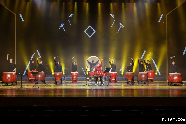 五、打击乐重奏《绽放》表演者:铃凯、“鼓舞人心”打击乐团.jpg 五、打击乐重奏《绽放》表演者:铃凯、“鼓舞人心”打击乐团.jpg